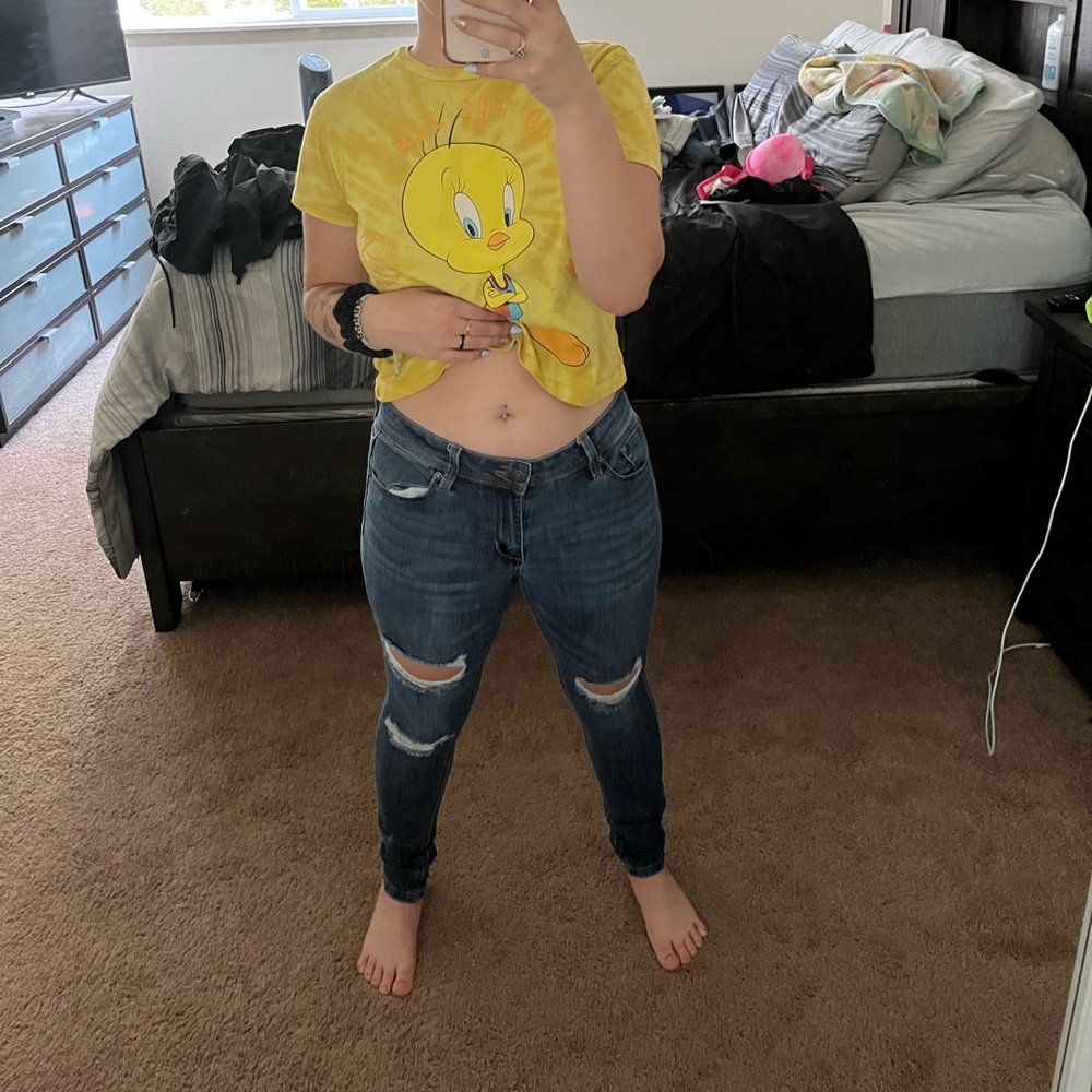 Low rise ripped jeans